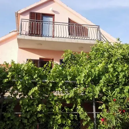 Apartment Vrulje *